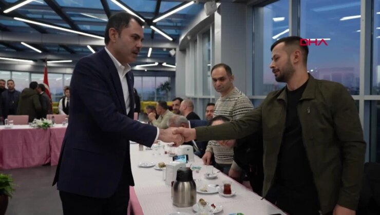AK Parti İBB Adayı Murat Kurum, seçim çalışmaları kapsamında Çekmeköy’de vatandaşlarla bir araya geldi