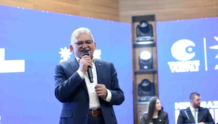 Kayseri Büyükşehir Belediye Başkanı Dr. Memduh Büyükkılıç, AK Parti Melikgazi İlçe Danışma Meclis Toplantısı’na katıldı