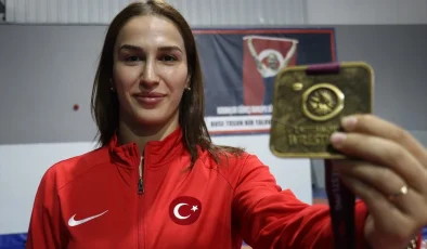 Dünya ve Avrupa Şampiyonu Buse Tosun Çavuşoğlu, Genç Güreşçilere Motivasyon Kaynağı Oluyor