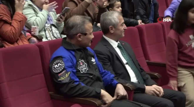 Türkiye’nin ilk astronotu Gaziantep’te öğrencilerle buluştu