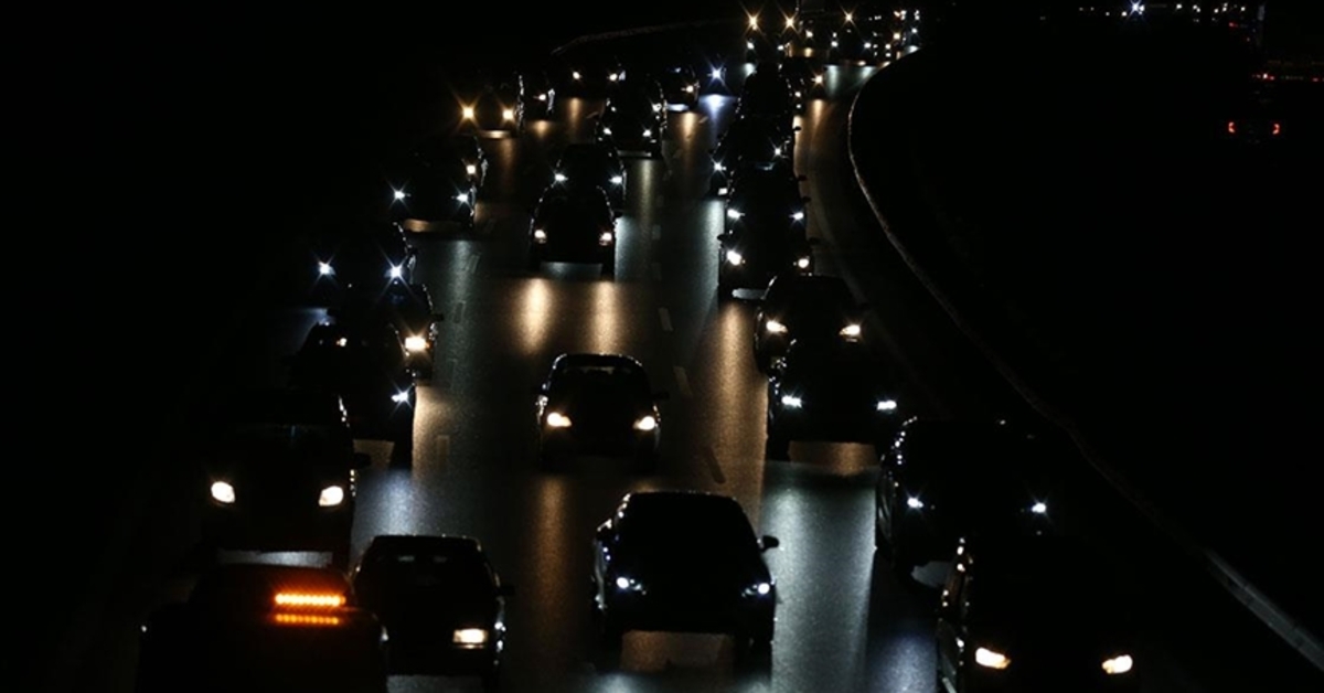 İstanbul’da akşam saatlerinde trafik yoğunluğu yaşanıyor